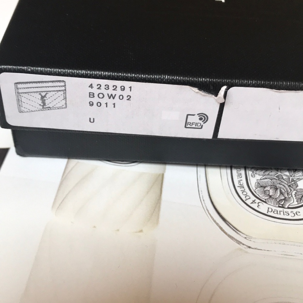 🎉SOLD🎉AUTHENTIC YSL LEATHER CARD CASE - Picture 6 of 7